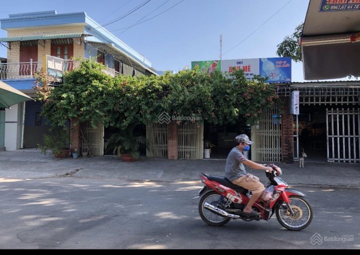 Cần bán một nhà nghỉ 15 phòng máy lạnh và một quán cà phê liền kề.