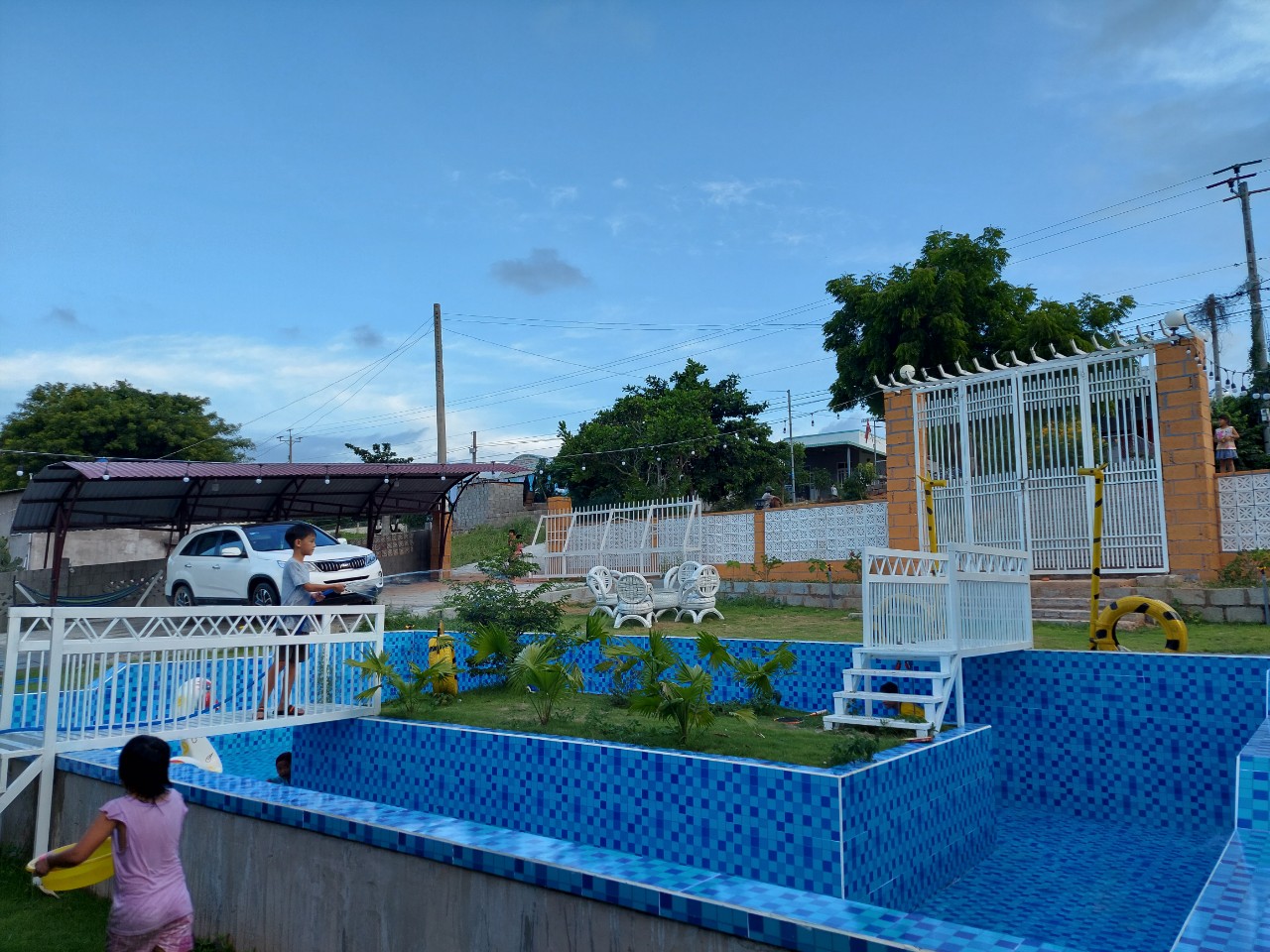 Chính chủ bán căn nhà vườn tuyệt đẹp mặt tiền đường nhựa DT715 thôn 7, xã Hàm Đức, Bình Thuận, dt 996m2, mặt tiền gần 30m.