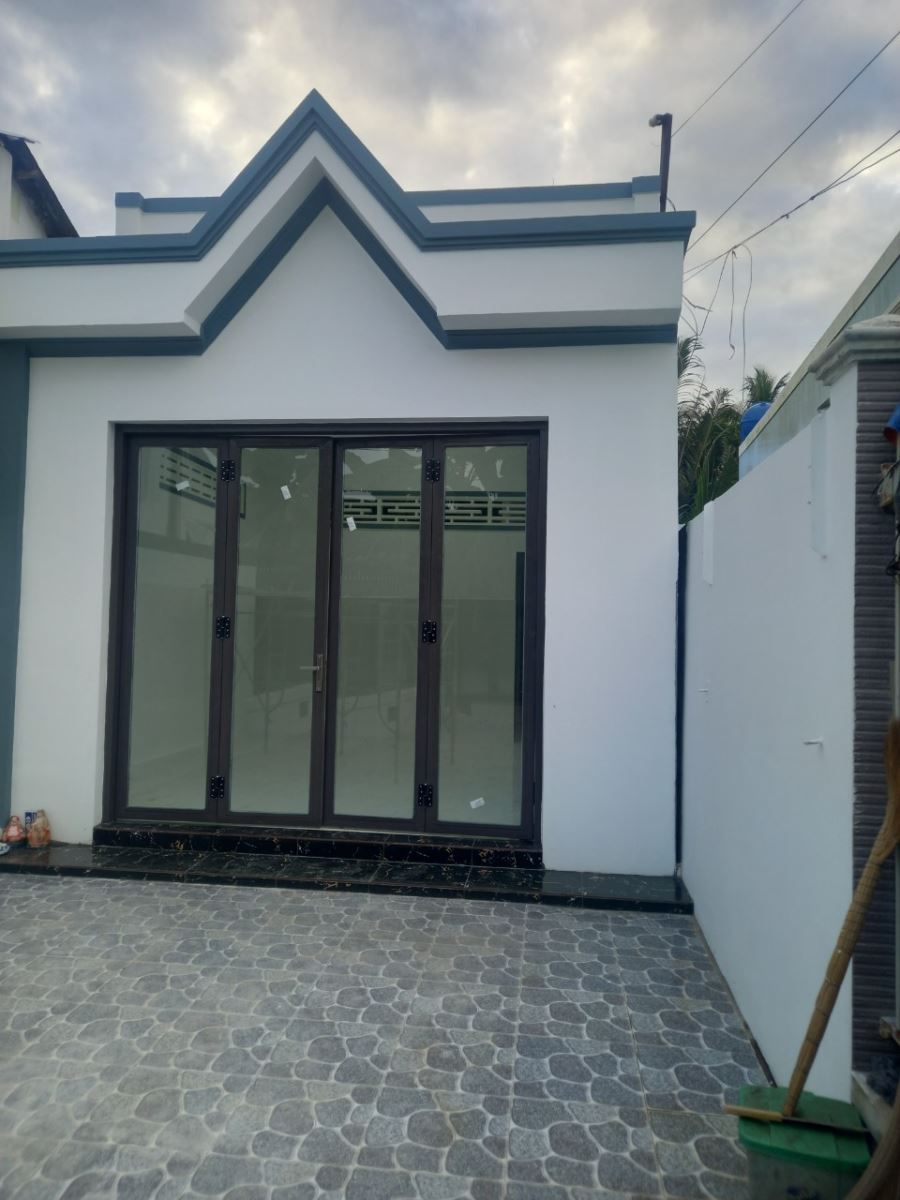 CẦN BÁN NHÀ MỚI ĐẸP HẺM XE HƠI KP3 - THỊ TRẤN GIỒNG TRÔM-BẾN TRE